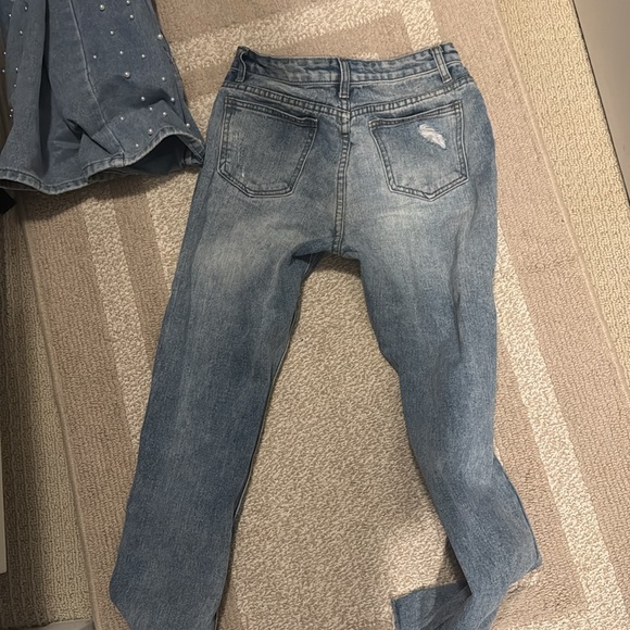 Like new size 4 jeans! Only worn 2 times. - Picture 2 of 2